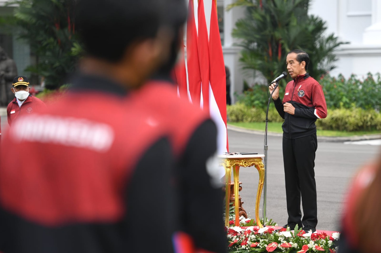 presiden-jokowi-serahkan-bonus-bagi-atlet-peraih-medali-sea-games-ke-31-vietnam