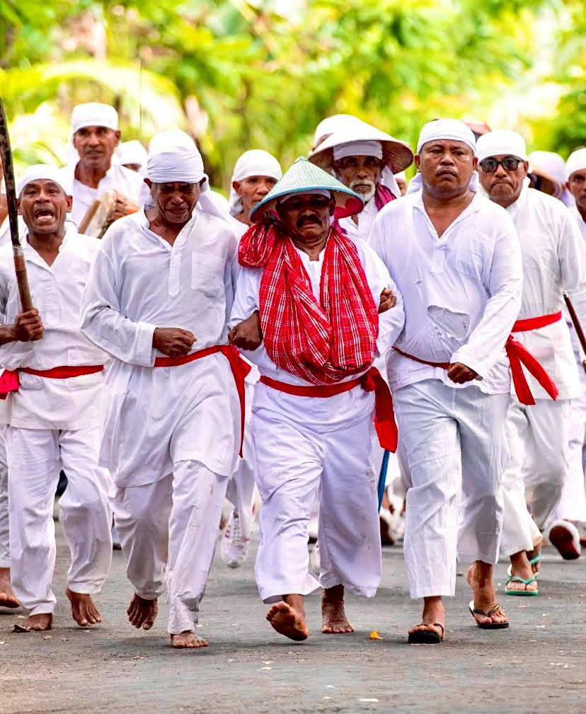 maatenu-pakapita-ziarah-leluhur-dan-tari-pedang-suci