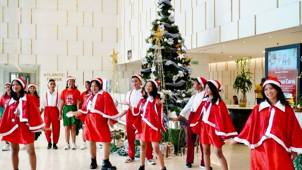 oakwood-pik-jakarta-celebrates-the-festive-season-with-christmas-carol-event-together-with-sos-children-village