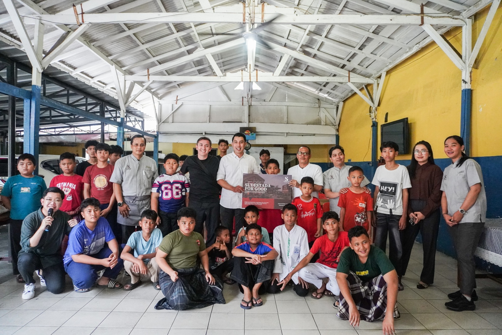 sudestada-jakarta-menebar-kebahagiaan-lewat-food-truck-di-panti-asuhan