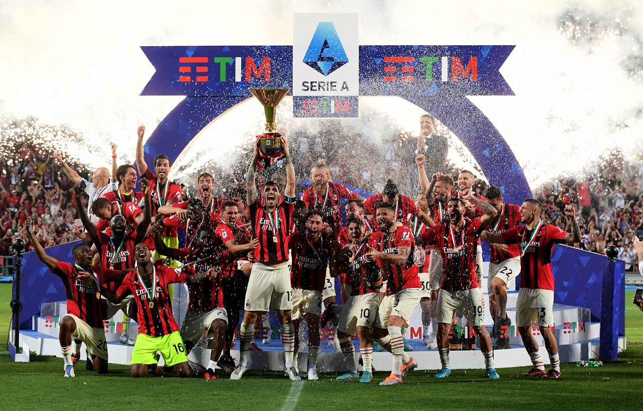 dari-roma-ke-reggio-emillia-jalan-panjang-milan-raih-scudetto-ke-19