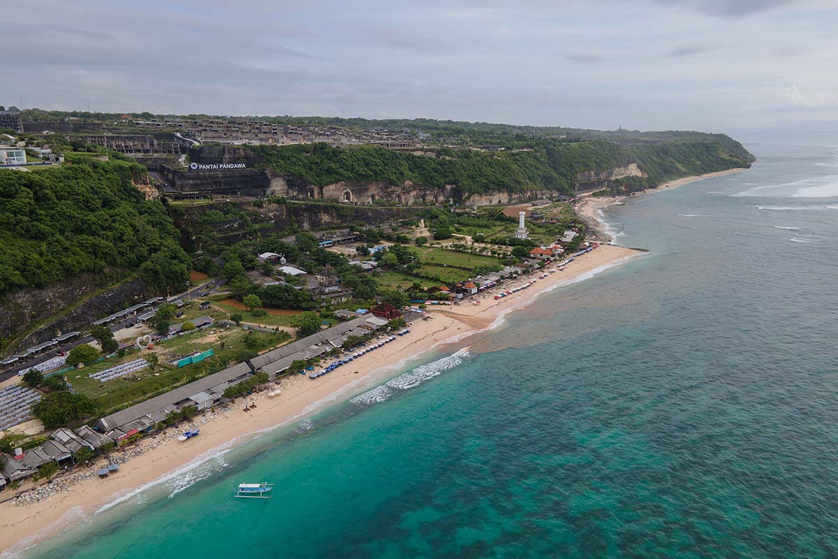 magis-uluwatu-di-pantai-pandawa-dan-melasti