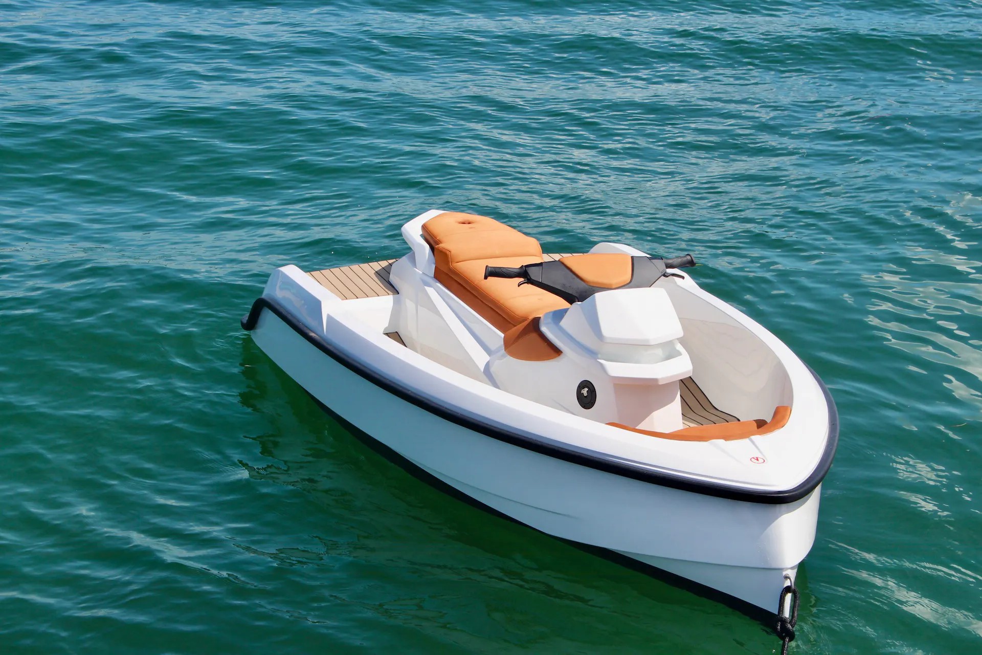 vanquishs-vq11-waterscooter-saatnya-liburan-dengan-yachts-mewah