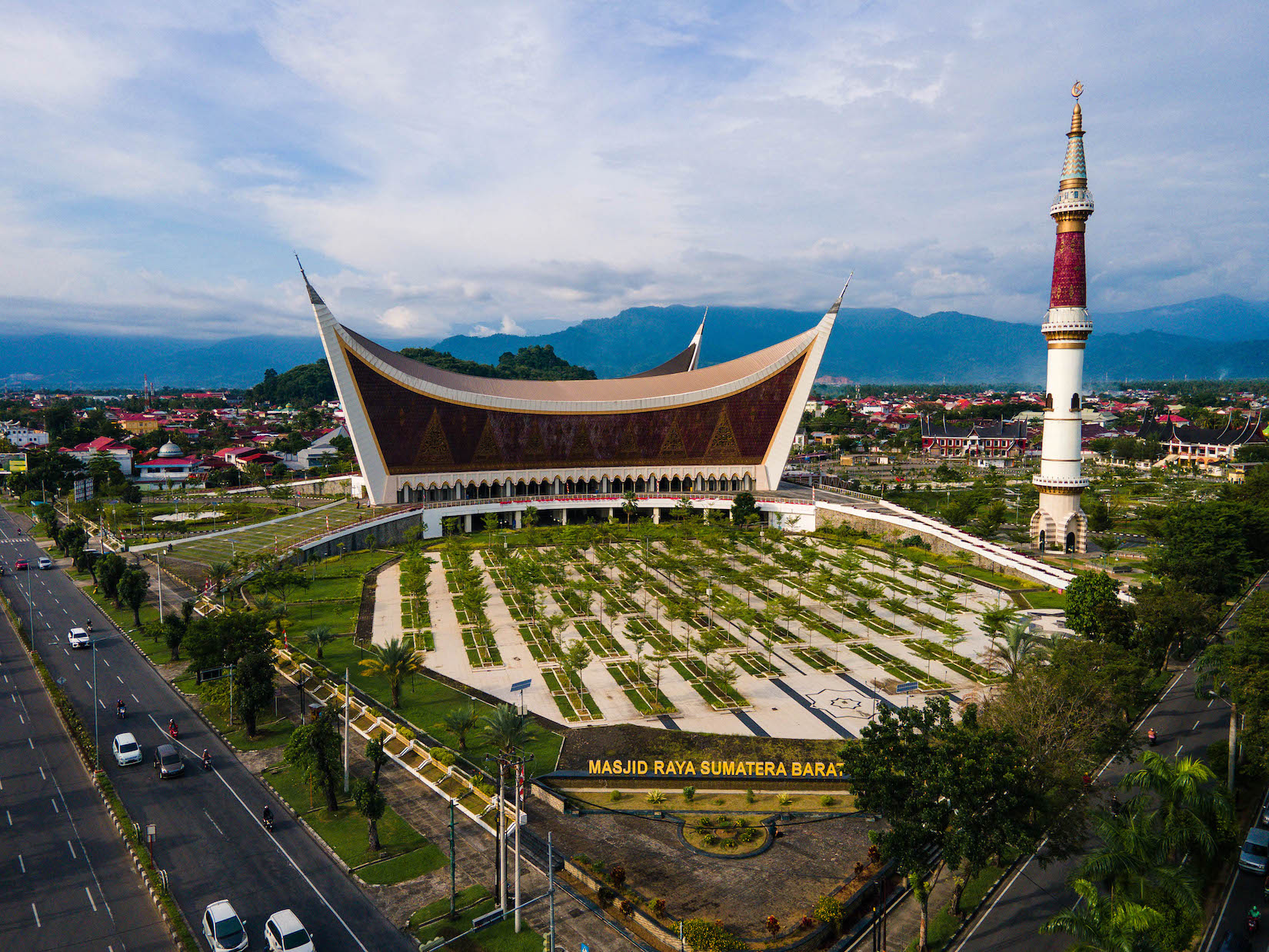 menelusuri-kemegahan-rumah-tuhan