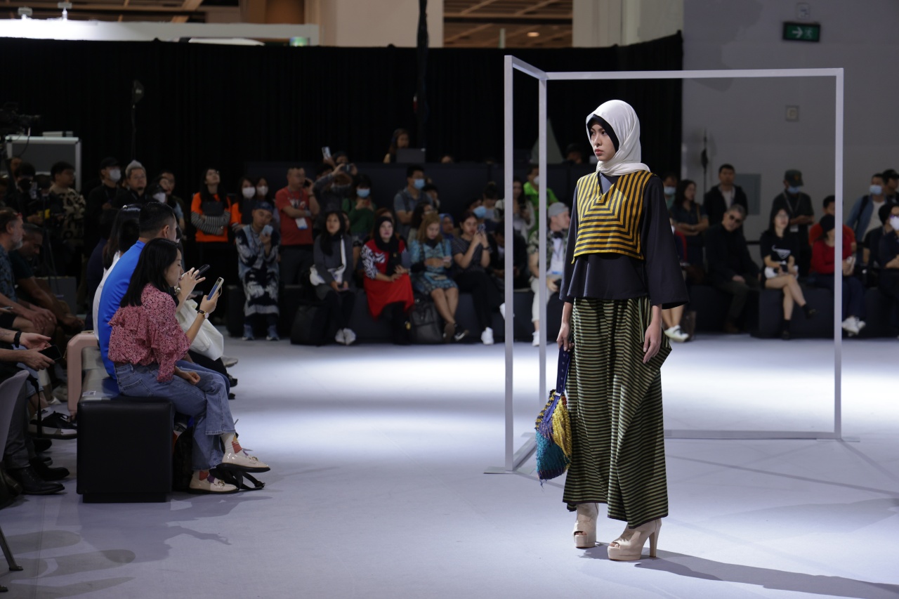 runner-up-mydc-2023-unjuk-karya-di-fashion-week-hk