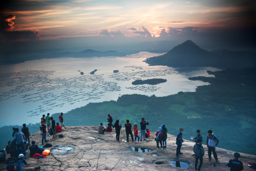 gunung-lembu-godaan-eksotis-panorama-jatiluhur