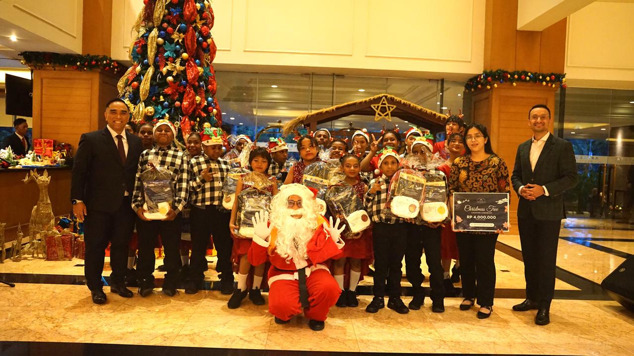 aryaduta-menteng-menyambut-momen-paling-indah-di-akhir-tahun-dengan-magical-christmas-upacara-penyalaan-pohon-natal