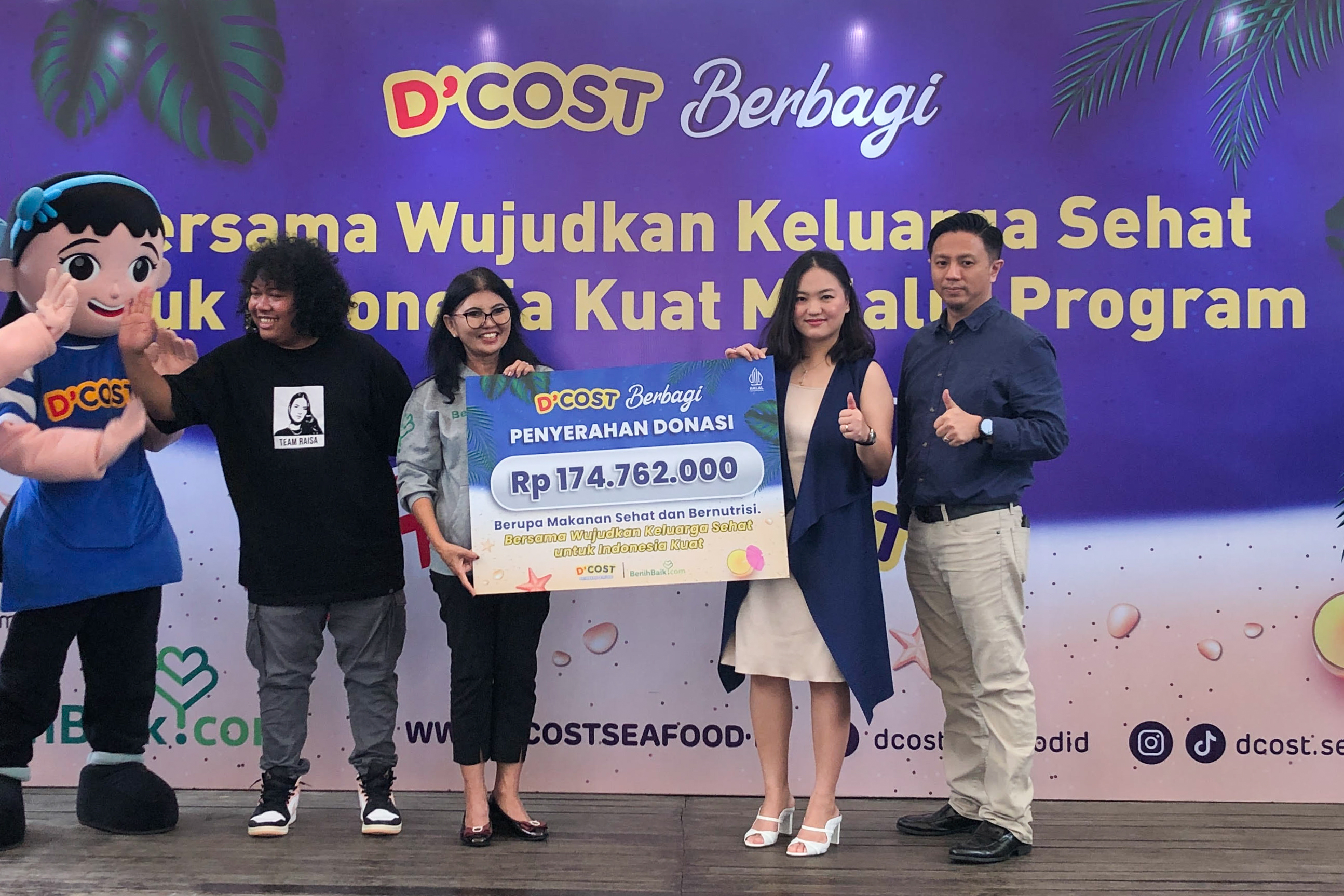 serahkan-donasi-program-kembalikedcost-dcost-launching-sistem-kemitraan