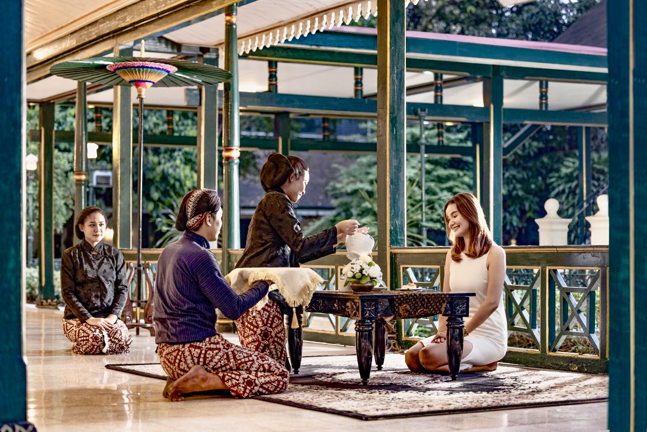 patehan-legasi-budaya-minum-teh-ala-raja-di-royal-ambarrukmo-yogyakarta
