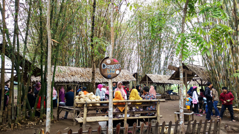 pasar-unik-di-tengah-kebun-bambu