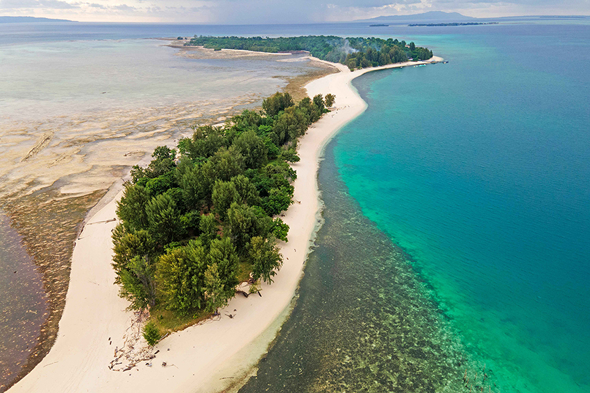 roman-douglas-macarthur-di-morotai