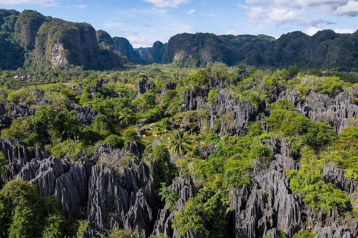 formasi-batu-karst-terbesar-di-maros-pangkep-sulawesi-selatan