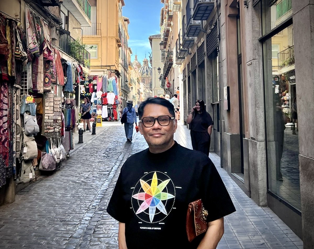 BUKAN “JALAN-JALAN” BIASA bukan-jalan-jalan-biasa