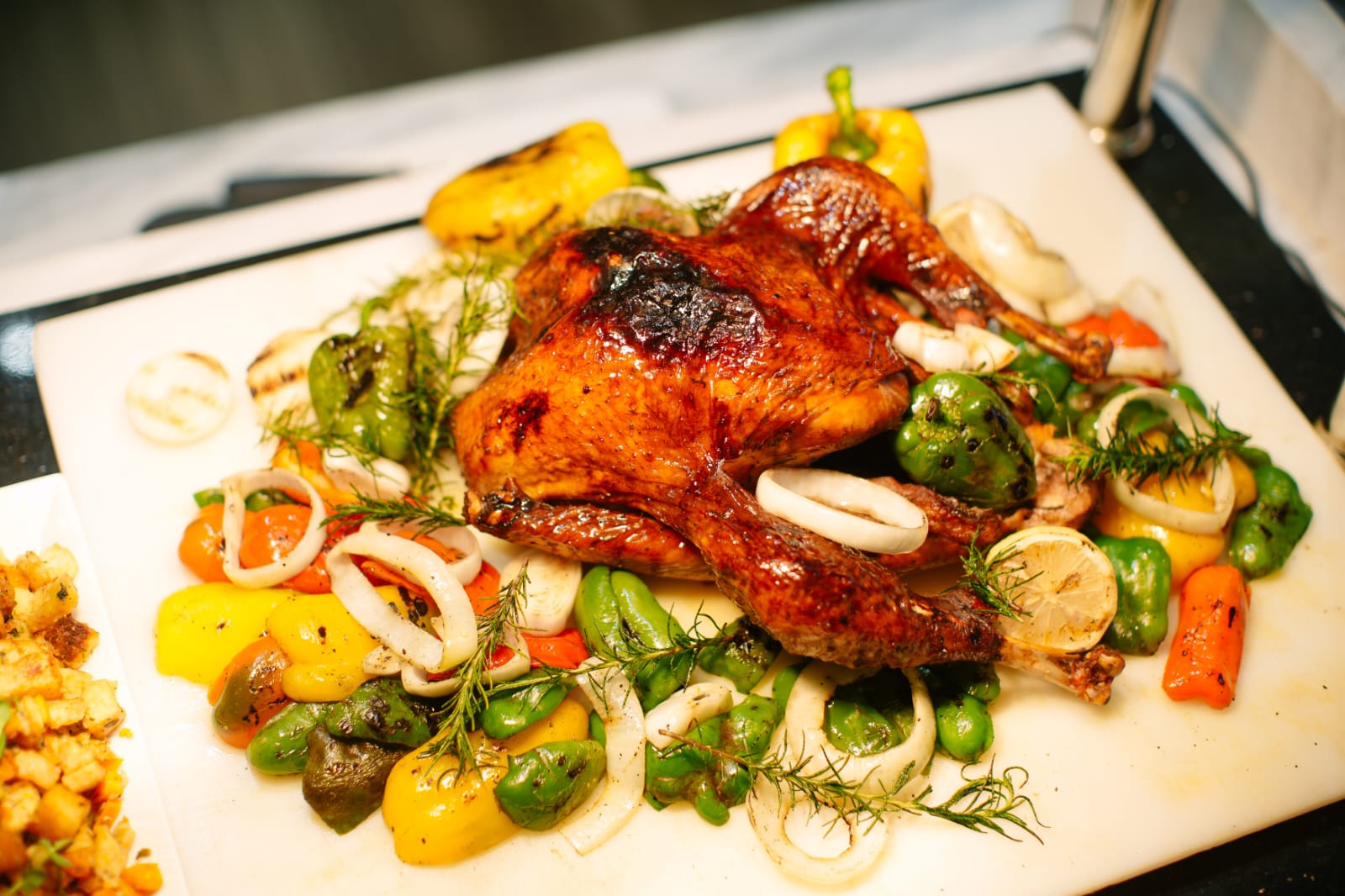 doubletree-by-hilton-jakarta-kemayoran-hadirkan-sweet-wonders-perayaan-natal-bertema-lembayung-pastel-di-open-restaurant