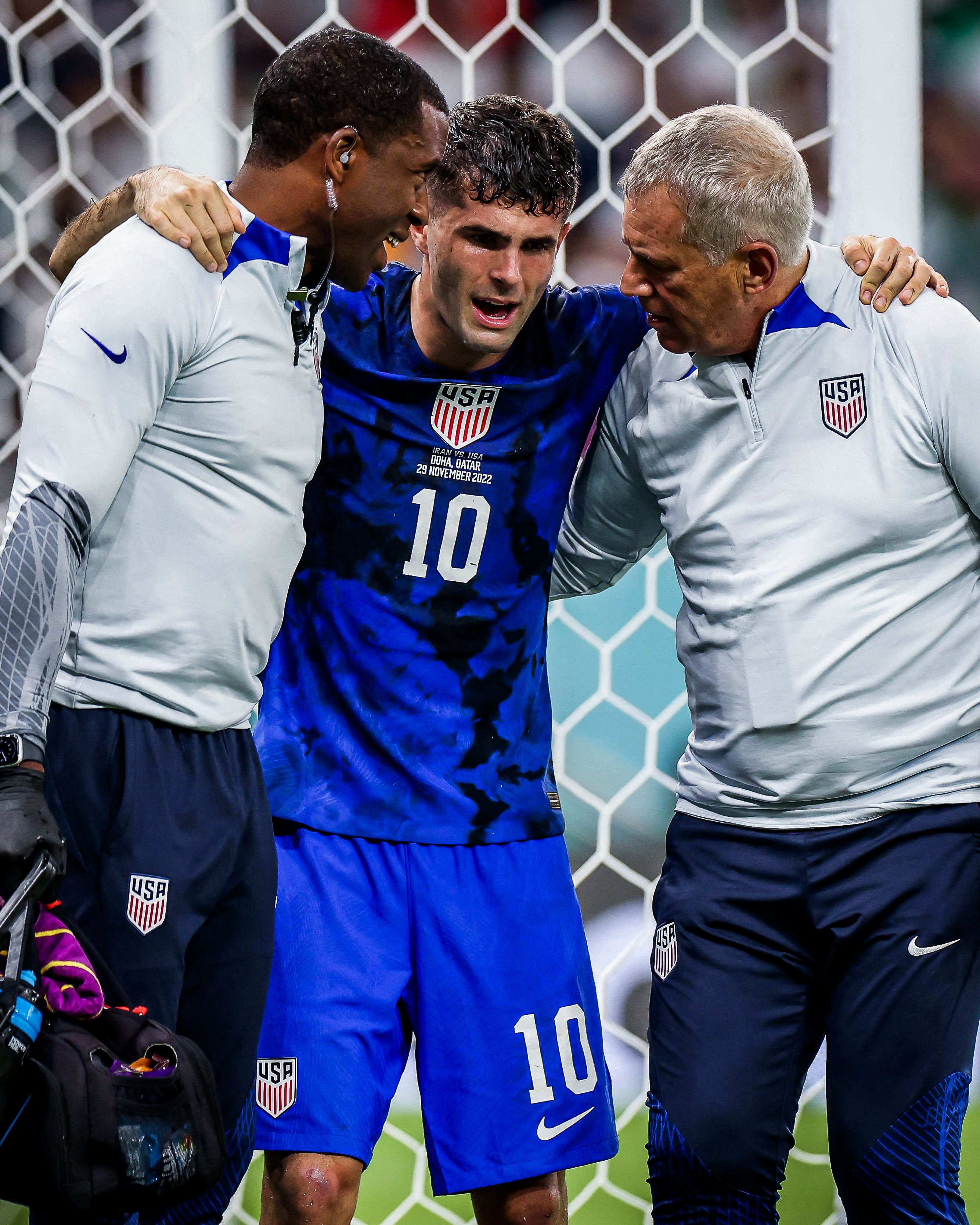 christian-pulisic-rayakan-kemenangan-amerika-serikat-dari-rumah-sakit